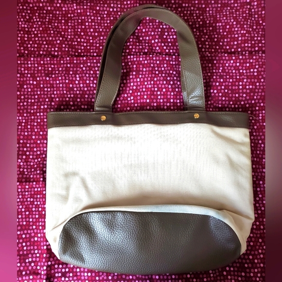 Unique Hello Kitty Tote - Picture 2 of 9